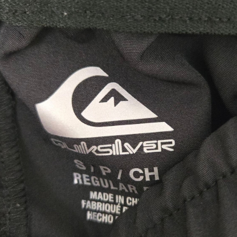 Quiksilver Black Regular Fit Shorts Size Small - Picture 2 of 3